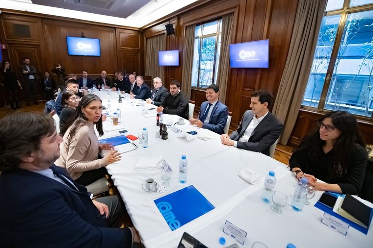 El intendente sureño participó de una reunión junto al ministro del Interior.