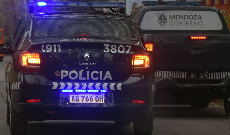 El operativo de la policía se produjo en el barrio 8 de Abril.