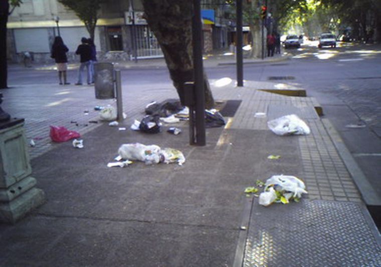La basura en las veredas. Foto: MDZ
