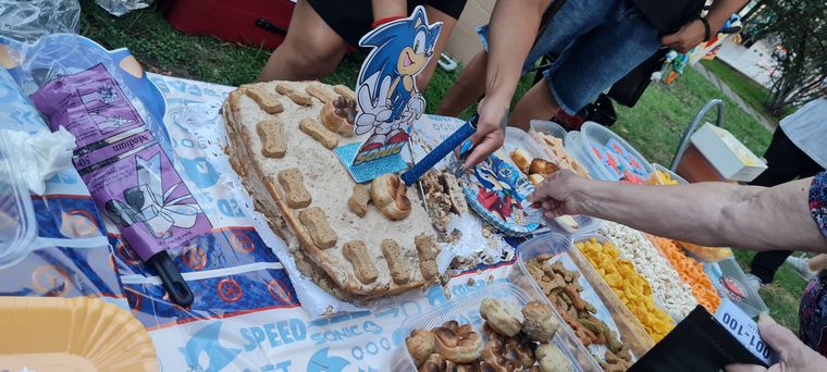 La torta de cumpleaños perruna fue elaborada por Morena. La torta de cumpleaños perruna fue elaborada por Morena.