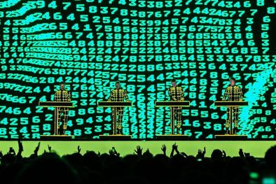 MDZol | Kraftwerk la rompió en el Movistar Arena. Foto: Ig: @movistararenaar