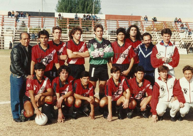 El equipo del Deportivo Maipú que disputó el último partido en su primera etapa en el Nacional B en 1992. El equipo del Deportivo Maipú que disputó el último partido en su primera etapa en el Nacional B en 1992.