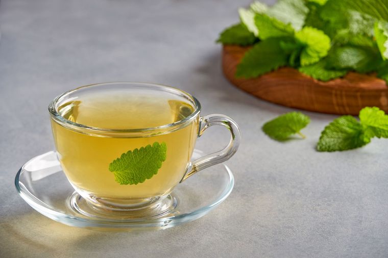El té de toronjil tiene varias propiedades beneficiosas para la salud Foto: Shutterstock