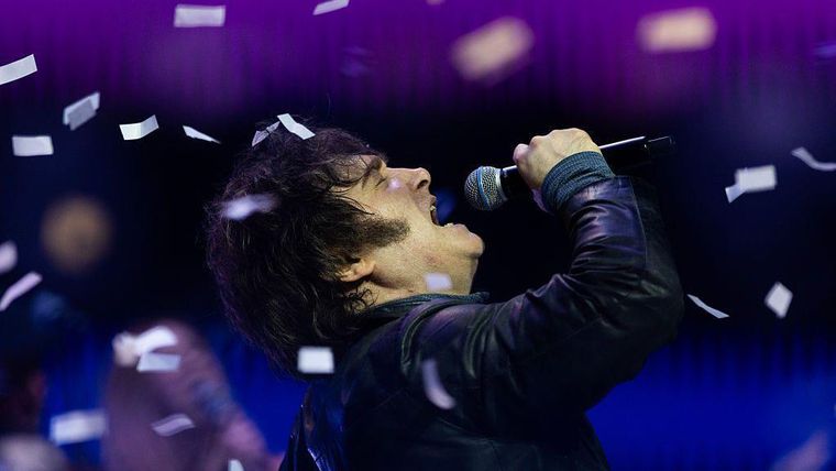 Javier Milei interpretó varias canciones clásicas del rock argentino a semanas de las elecciones legislativas nacionales. Javier Milei interpretó varias canciones clásicas del rock argentino a semanas de las elecciones legislativas nacionales.