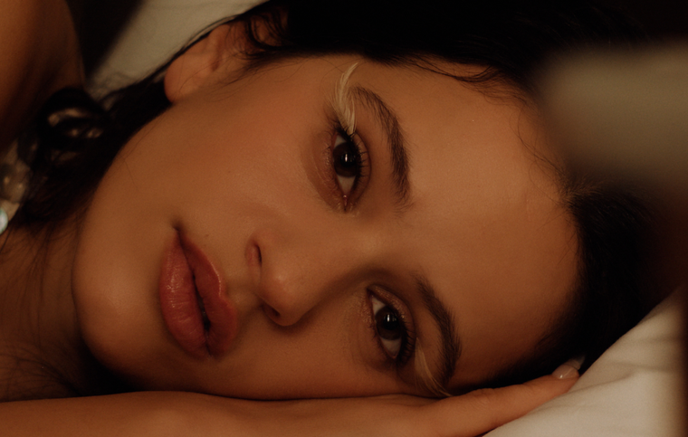 Rosalía estudió 14 idiomas incluyendo hebreo, ucraniano y francés durante la creación de su más reciente álbum.