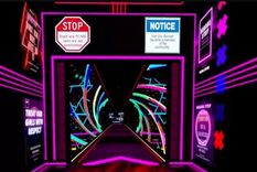 La app VRChat da acceso a un club de striptease de realidad virtual.