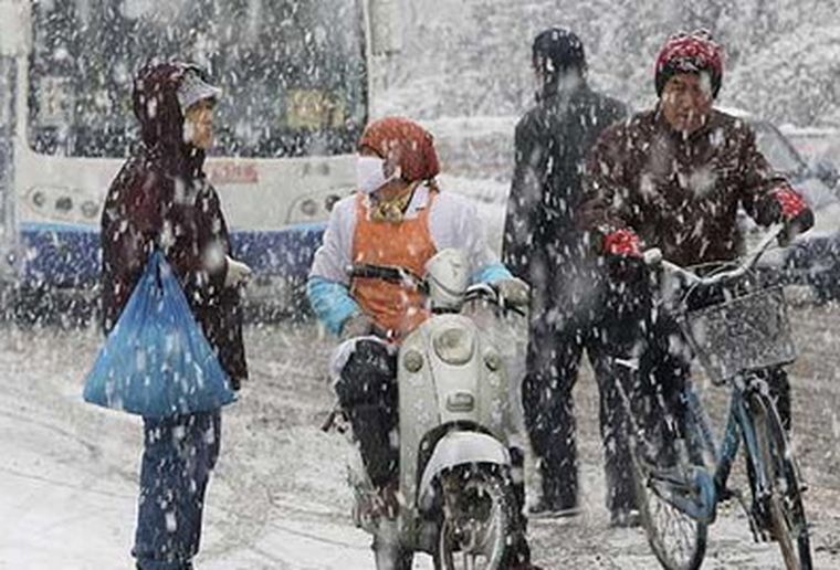 El Servicio Meteorológico Nacional lanzó alertas por nevadas, lluvias y viento en varias provincias, con foco en la Patagonia.Temporal de viento y nieve.