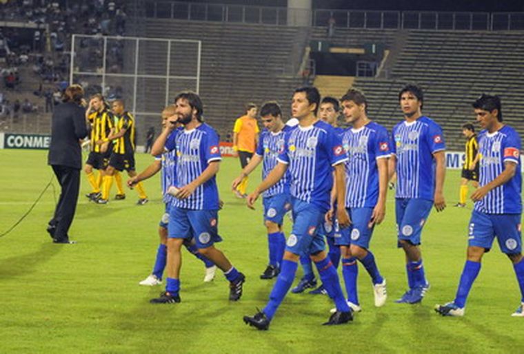 El Tomba no pudo con Peñarol. Foto: Alf Ponce