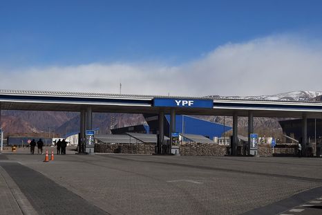 La mañana de este 3 de febrero se vio interpelada por la inhabilitación comercial de una estación de servicio YPF en Uspallata. La mañana de este 3 de febrero se vio interpelada por la inhabilitación comercial de una estación de servicio YPF en Uspallata.