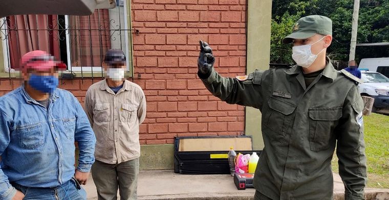 La mujer embarazada y su acompañante traían más de 20 kilos de cocaína ocultos en el auto