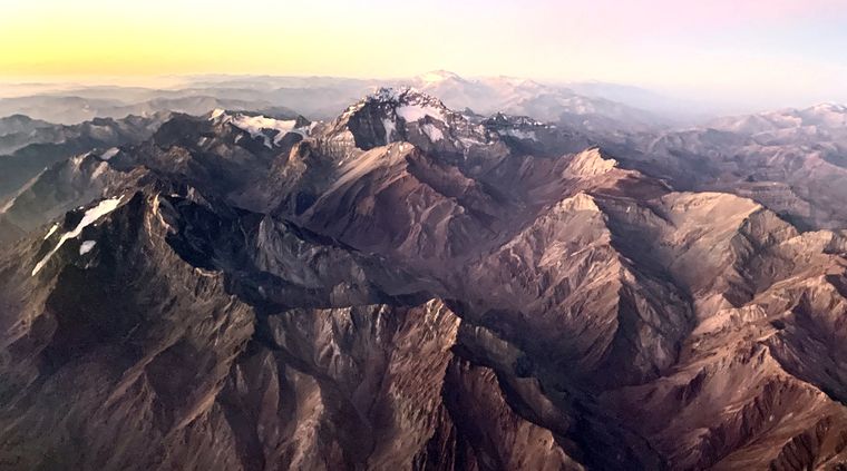 Aconcagua al atardecer Aconcagua al atardecer desde 10.000 metros de altura Foto: Gentileza Osvaldo Ponce Mercado