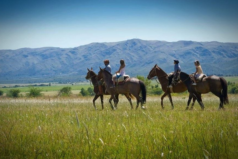 La Cumbre es un pueblo donde la cultura, la naturaleza y la buena gastronomía invitan a vivir experiencias únicas en cada rincón. La Cumbre es un pueblo donde la cultura, la naturaleza y la buena gastronomía invitan a vivir experiencias únicas en cada rincón.