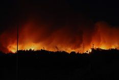 Los incendios forestales avanzan sobre distintas localidades del sur de Chile