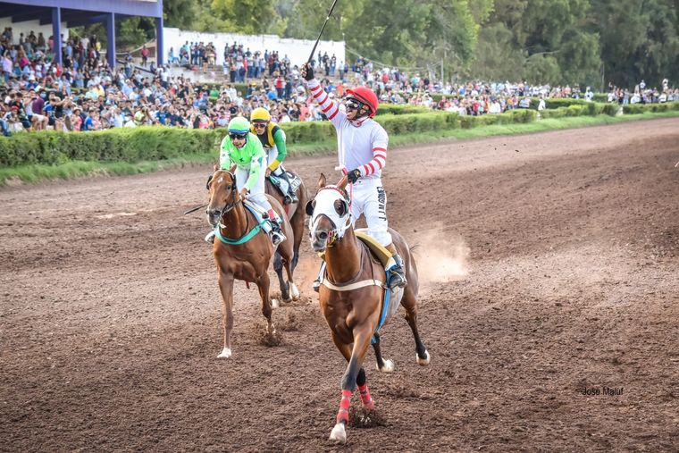 Malaikan y Jonathan Gómez fueron los reyes del Vendimia. Foto: Foto gentileza José Maluf