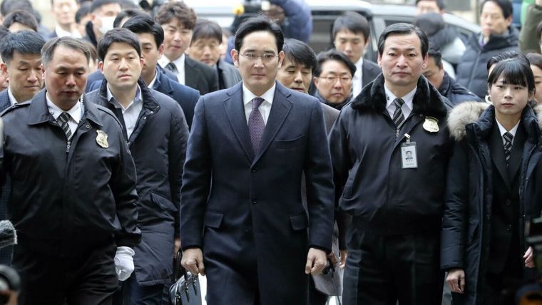 Lee Jae Yong es considerado el heredero de Samsung, pero eso no lo excluyó de la carcel. Foto: https://i.blogs.es/33ec1f/lee-jae-yong-1480x833/1366_2000.jpg