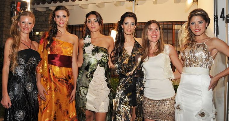 Modelos locales con diseños para las mendocinas junto a la anfitriona, Natacha Capello. Foto: Gentileza