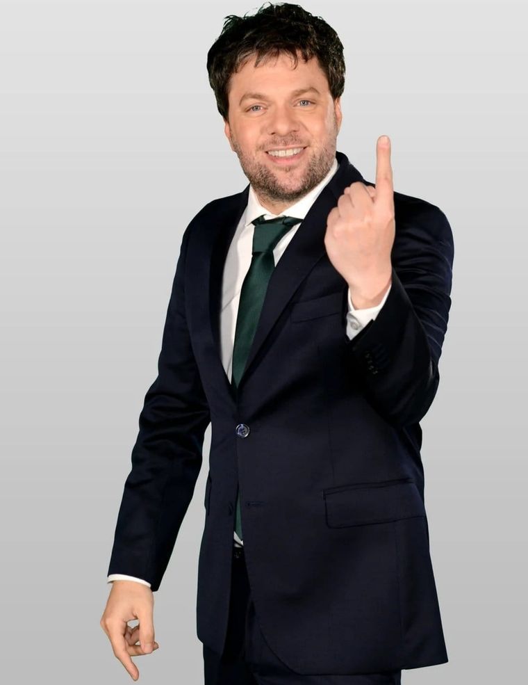 Guido Kaczka, conductor de Los 8 Escalones del Millón. Foto: X @TV`Popularok.