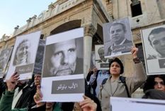 Tras la caída del gobierno de Bashar al Assad, muchas familias han estado exigiendo información sobre el paradero de sus seres queridos. Foto: BBC
