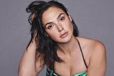 A orillas del mar, Gal Gadot conquista las redes con un bikini rosa de impacto