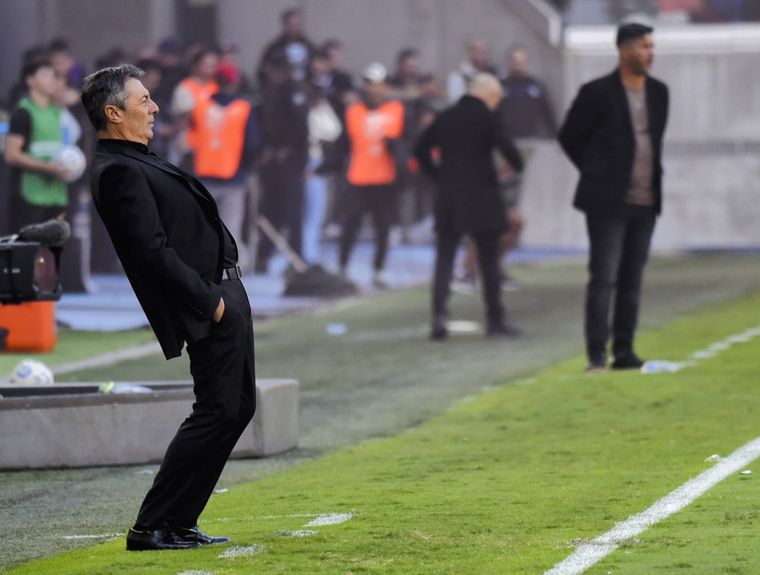 Frank Darío Kudelka, DT de Huracán, en la final ante Platense.&nbsp;