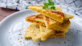 esta es una comida de verano perfecta: faina casera ¡caliente, natural o fria! esta es una comida de verano perfecta: faina casera ¡caliente, natural o fria!