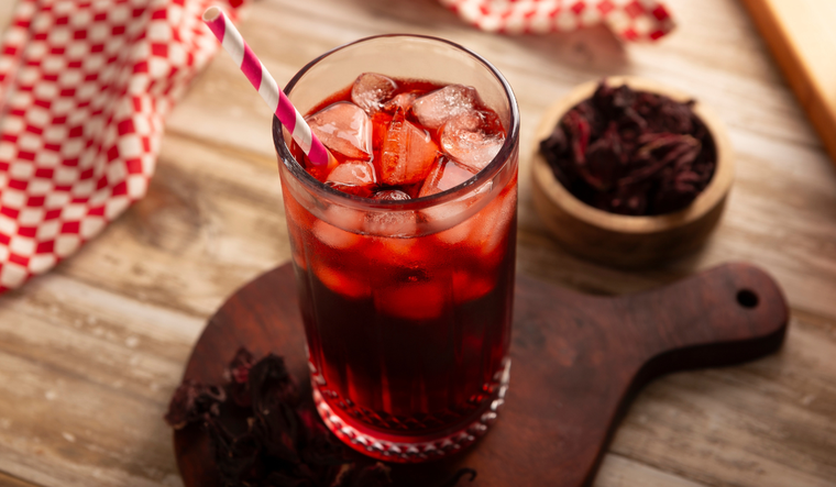 Limonada con hibiscus bebida fresca, colorida y natural