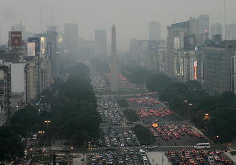 El humo volvió a invadir la Ciudad de Buenos Aires Foto: NA