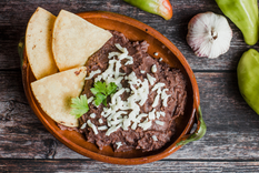 Esta receta es tan popular que ha trascendido fronteras, convirtiéndose en un acompañamiento indispensable en la gastronomía tex-mex y latinoamericana.