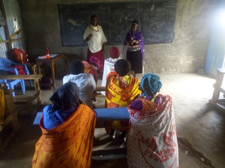 Kenia La reunión se realizó en la escuela primaria de Kijirjir.