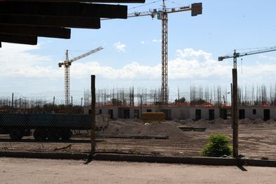 MDZol | El freno de la obra pública no solo afectó a Guaymallén, sino también a otros 76 proyectos Procrear en todo el país, que quedaron inconclusos desde el año pasado. Foto: ALF PONCE MERCADO / MDZ