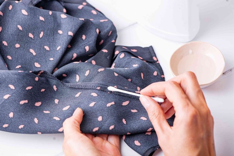 La lavandina es uno de los productos más eficientes para eliminar bacterias, pero puede ser nocivo para la salud. Foto: .thespruce.com