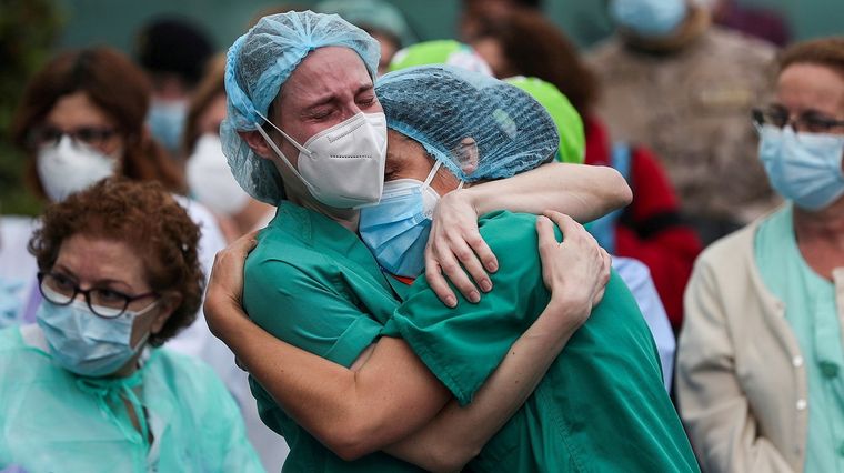 Los muertos se siguen acumulando. Foto: AI.