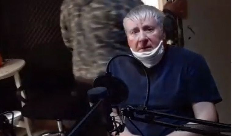 Mirada El cirujano dijo cosas tremendas casi sin pestañar.