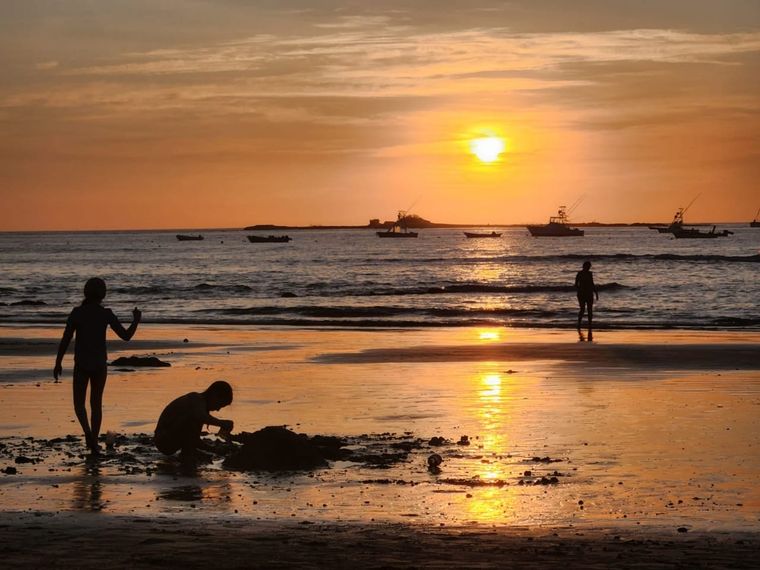 Esta playa de Costa Rica está entre los mejores lugares del mundo para ver la puesta del sol