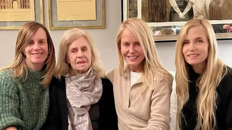 Las mujeres de la familia de Cecilia Bolocco. Las mujeres de la familia de Cecilia Bolocco.