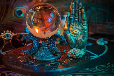 El horóscopo gitano muestra quiénes viven mirando el precio antes que el valor. El horóscopo gitano muestra quiénes viven mirando el precio antes que el valor.