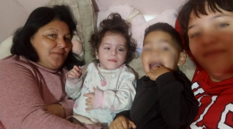 Colaboración. Guadalupe junto a su mamá y sus hermanos. Foto: Familia Martínez