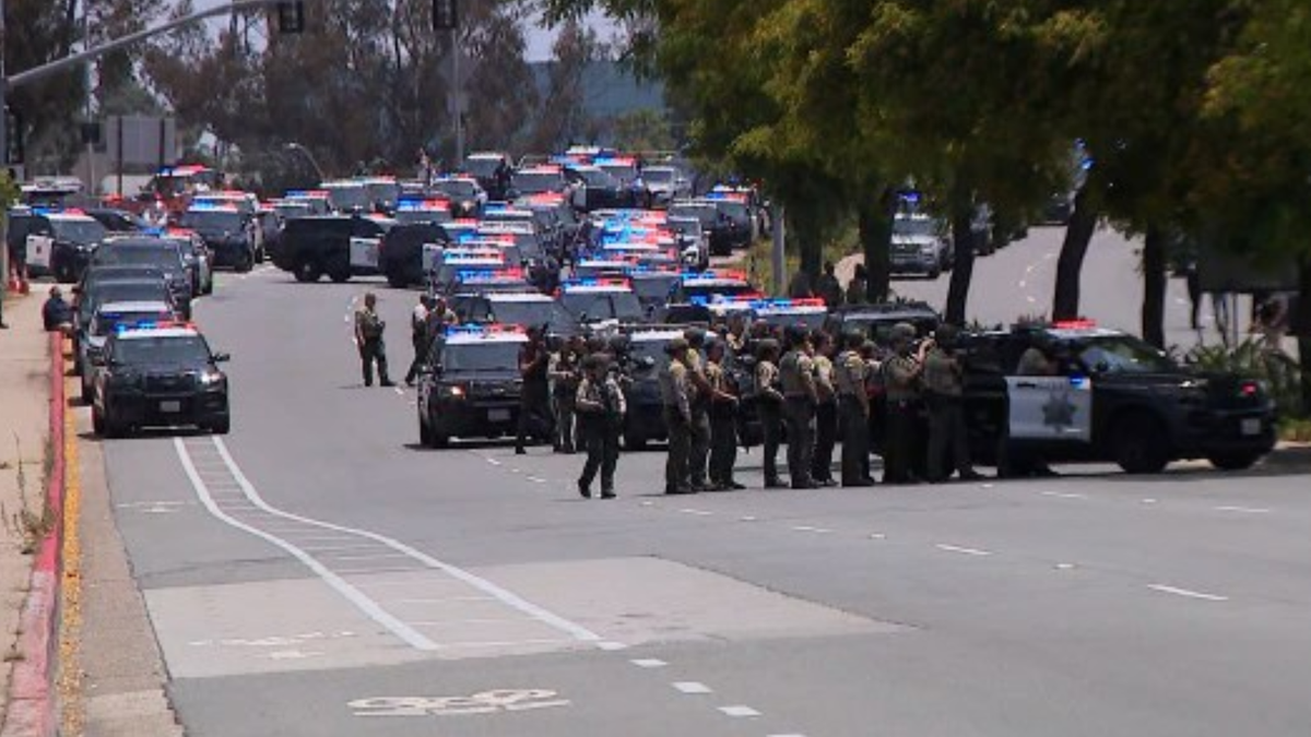 Horror en Estados Unidos: dos hombres desataron un tiroteo en una mezquita y hay al menos 5 muertos