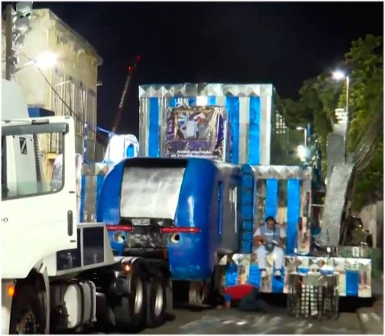 El carro del que cayó la niña