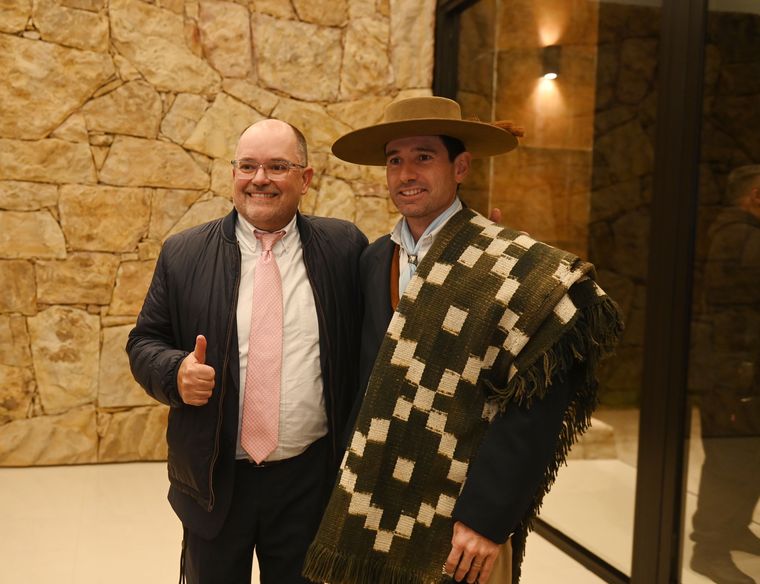 Laurent Bos, vicepresidente de Vinexposium, quedó encantado con la exhibición de caballos. Laurent Bos, vicepresidente de Vinexposium, quedó encantado con la exhibición de caballos.