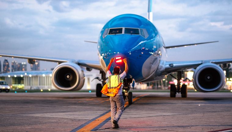 Aerolíneas Argentinas decidió cancelar la acumulación de millas para los pasajes de funcionarios estatales Foto: Noticias Argentinas