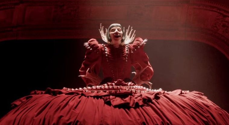 La mother monster causó una gran decepción en los asistentes que ya la esparaban en el recinto.