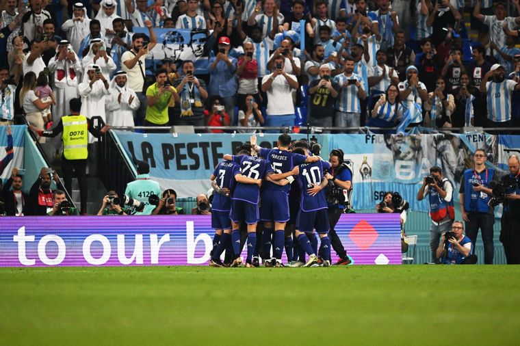 Argentina ganó 2 a 0 contra Polonia y pasó a octavos. Foto: Télam