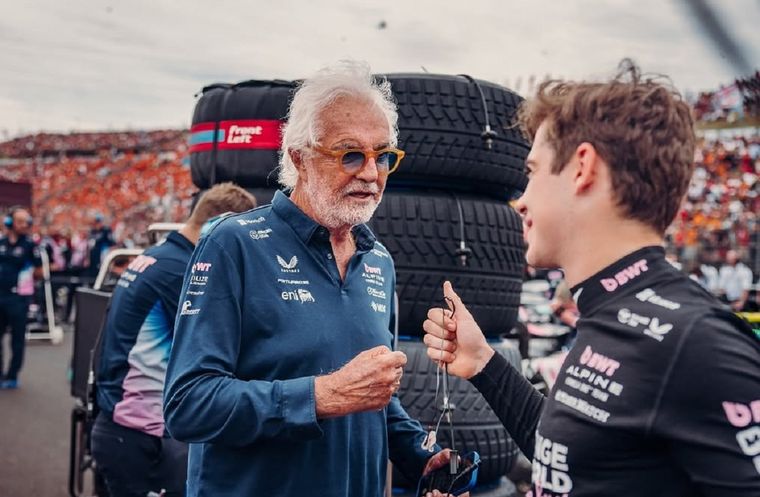 Briatore le dio todo su cariño y apoyo a Franco Colapinto. Briatore le dio todo su cariño y apoyo a Franco Colapinto.