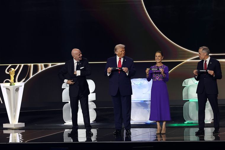 Asistentes de Infantino: Mark Carney, el primer ministro de Canadá, la presidenta de México, Claudia Sheinbaum Pardo y el presidente de Estados Unidos, Donald Trump. 
