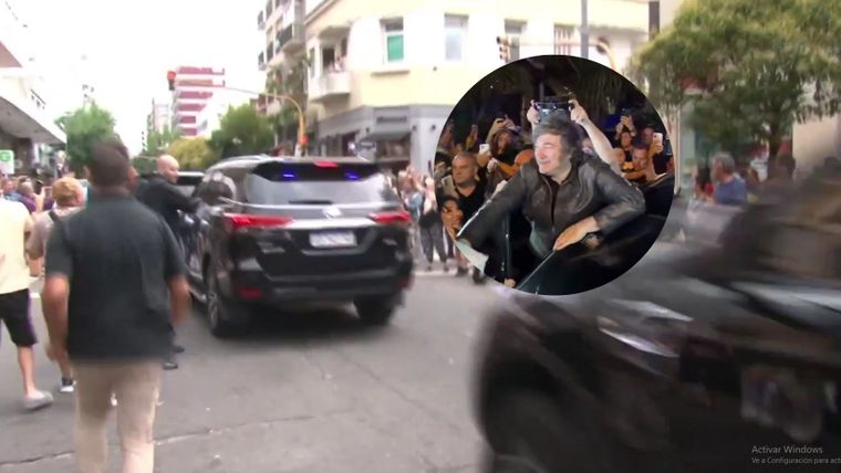 El momento en el que el hombre golpeó la camioneta de Javier Milei.
