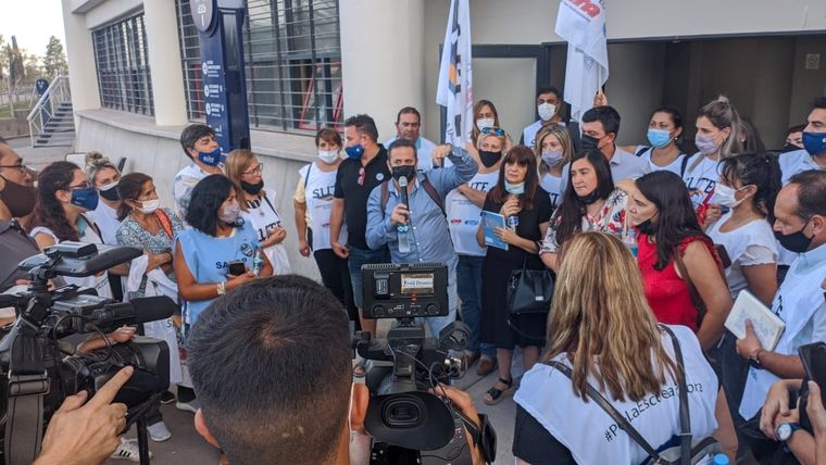 El ofrecimiento del gobierno no convenció al gremio docente y no descartan convocar a un paro