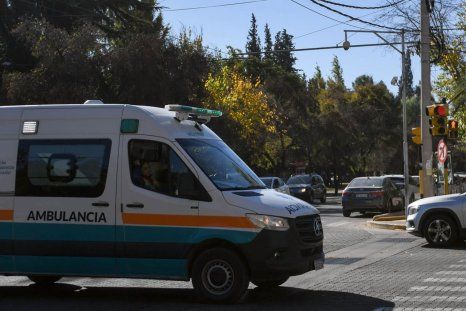 Personal del SEC asistió a la víctima en la escena del accidente ocurrido en Guaymallén. Personal del SEC asistió a la víctima en la escena del accidente ocurrido en Guaymallén.