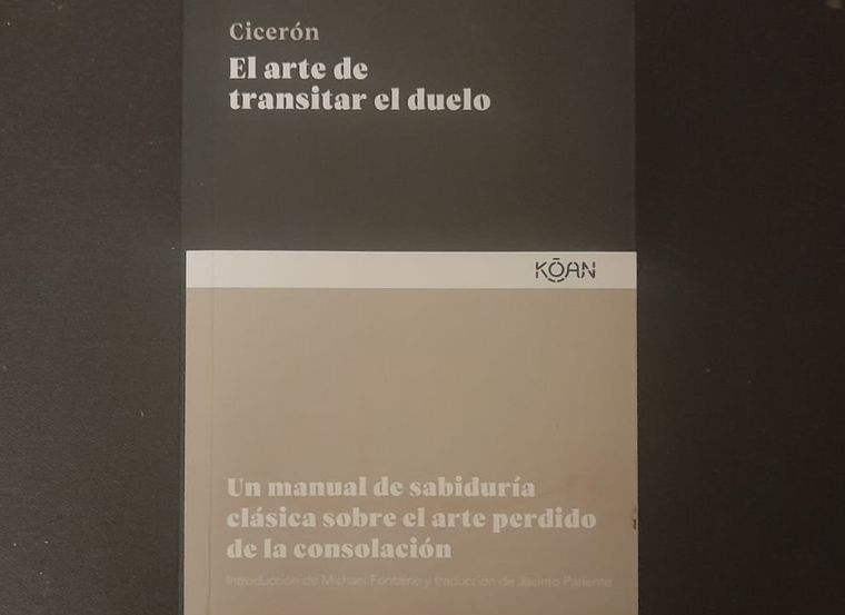 Tapa de la primera edición en español de una obra muy preciada para los acólitos de Cicerón. Tapa de la primera edición en español de una obra muy preciada para los acólitos de Cicerón.