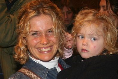 MDZol | Maru Botana y parte de su tropa, en un stop para las cámaras. Foto: Gentileza JPB